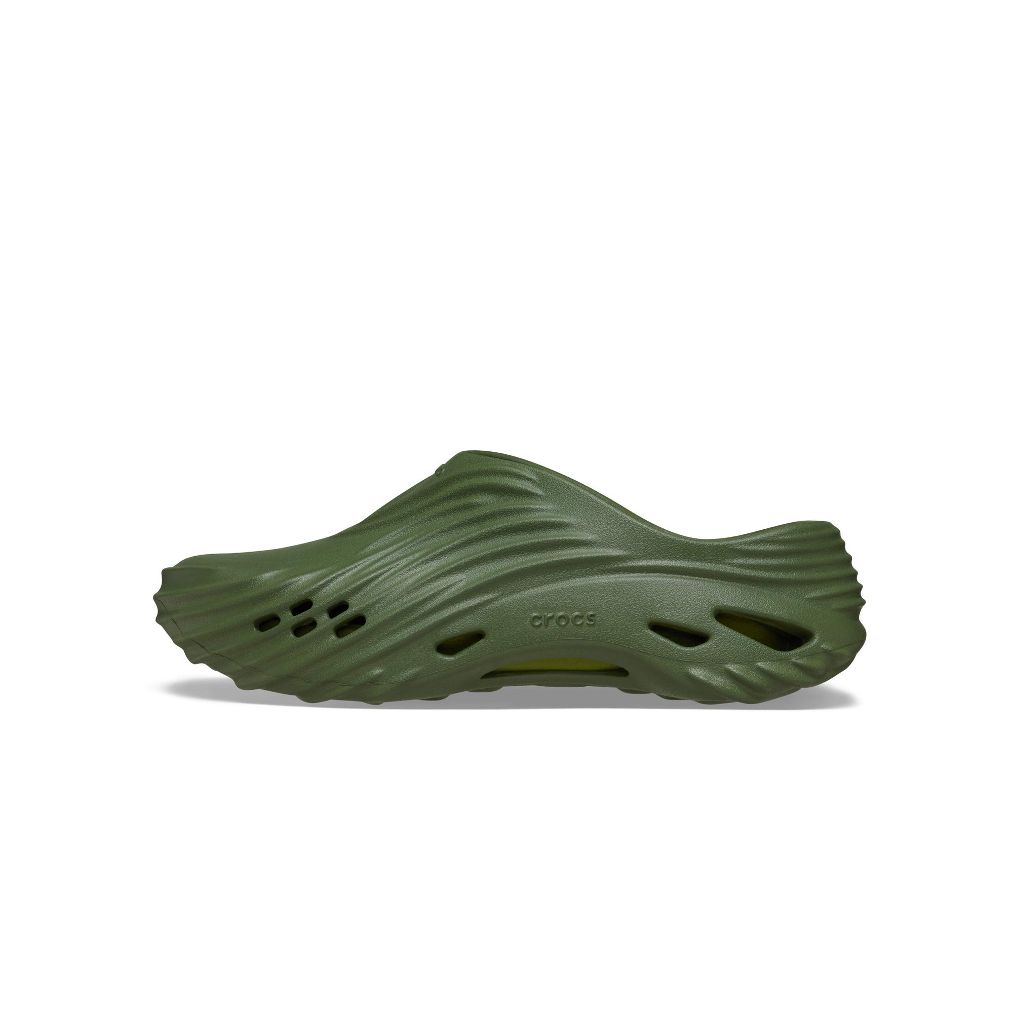 ちょこ Crocs Mens Echo Wave Sandals – Extra Butter