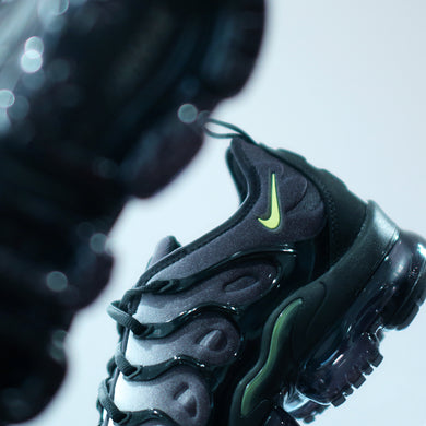Nike Vapormax Plus - Black/Volt - Releasing 4/6