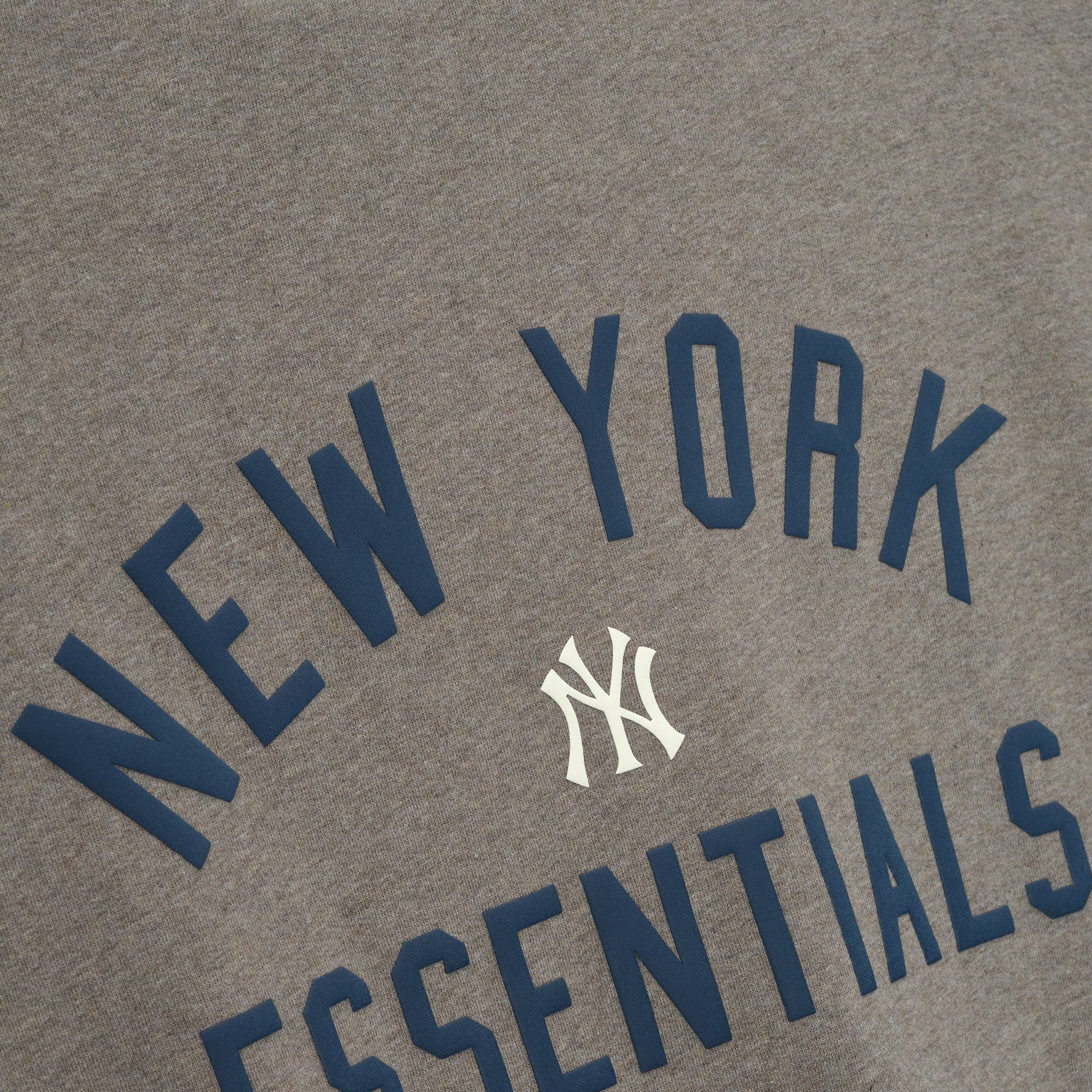 Fear of God ESSENTIALS x MLB Mens Yankees Sport Fit Crewneck
