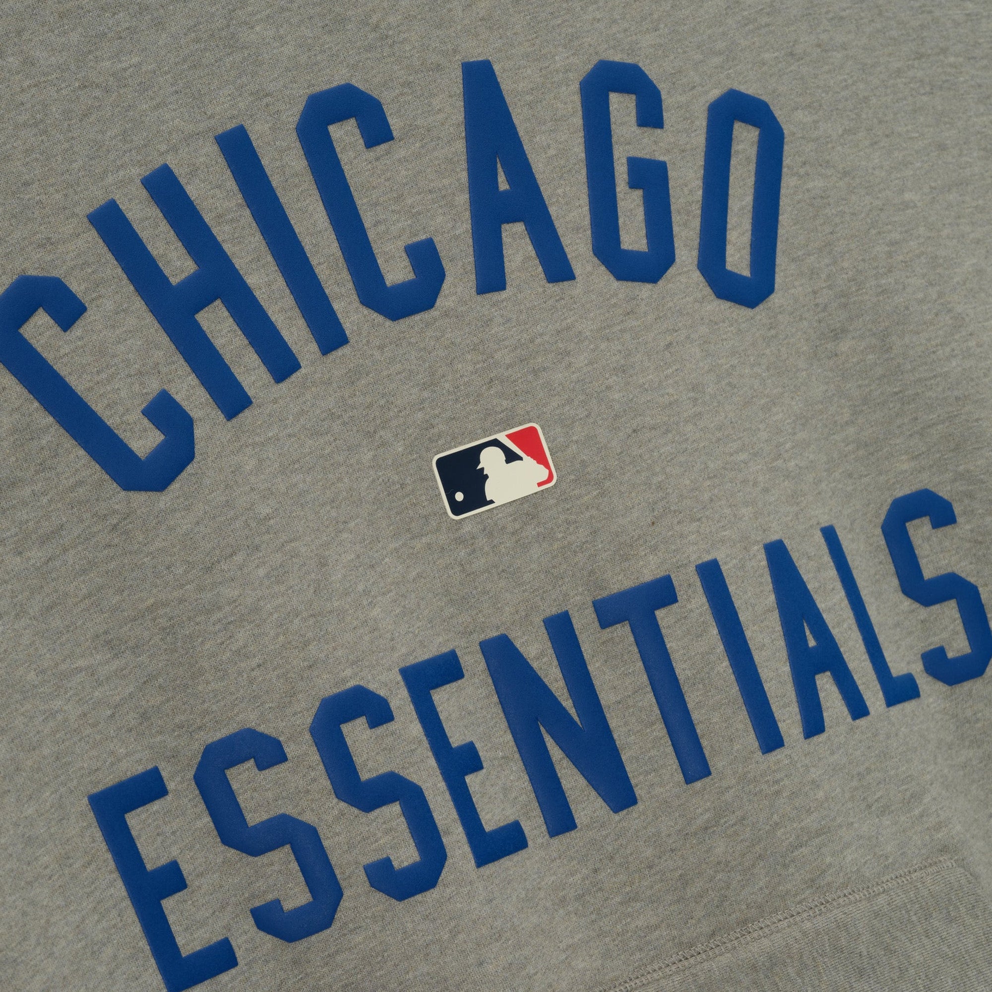 Fear of God ESSENTIALS x MLB Mens Cubs Sport Fit Crewneck