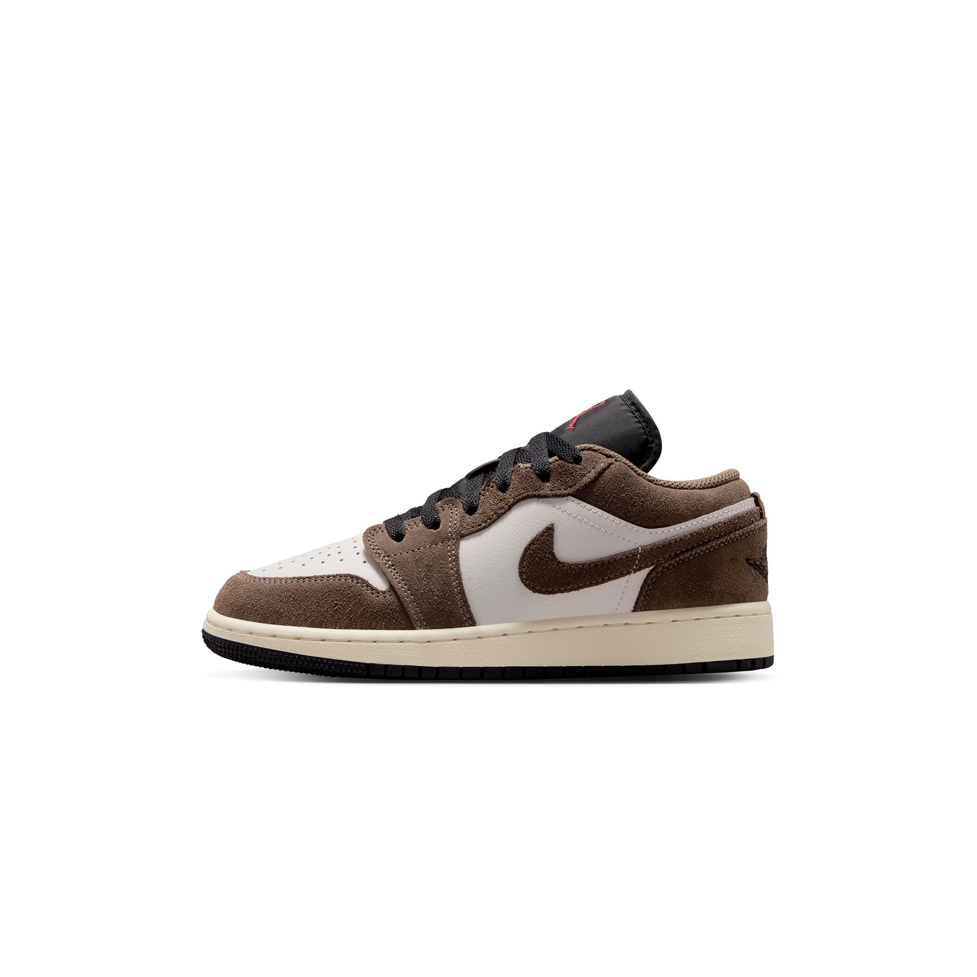Palomino/black-phantom-sail Sneakers on a white background