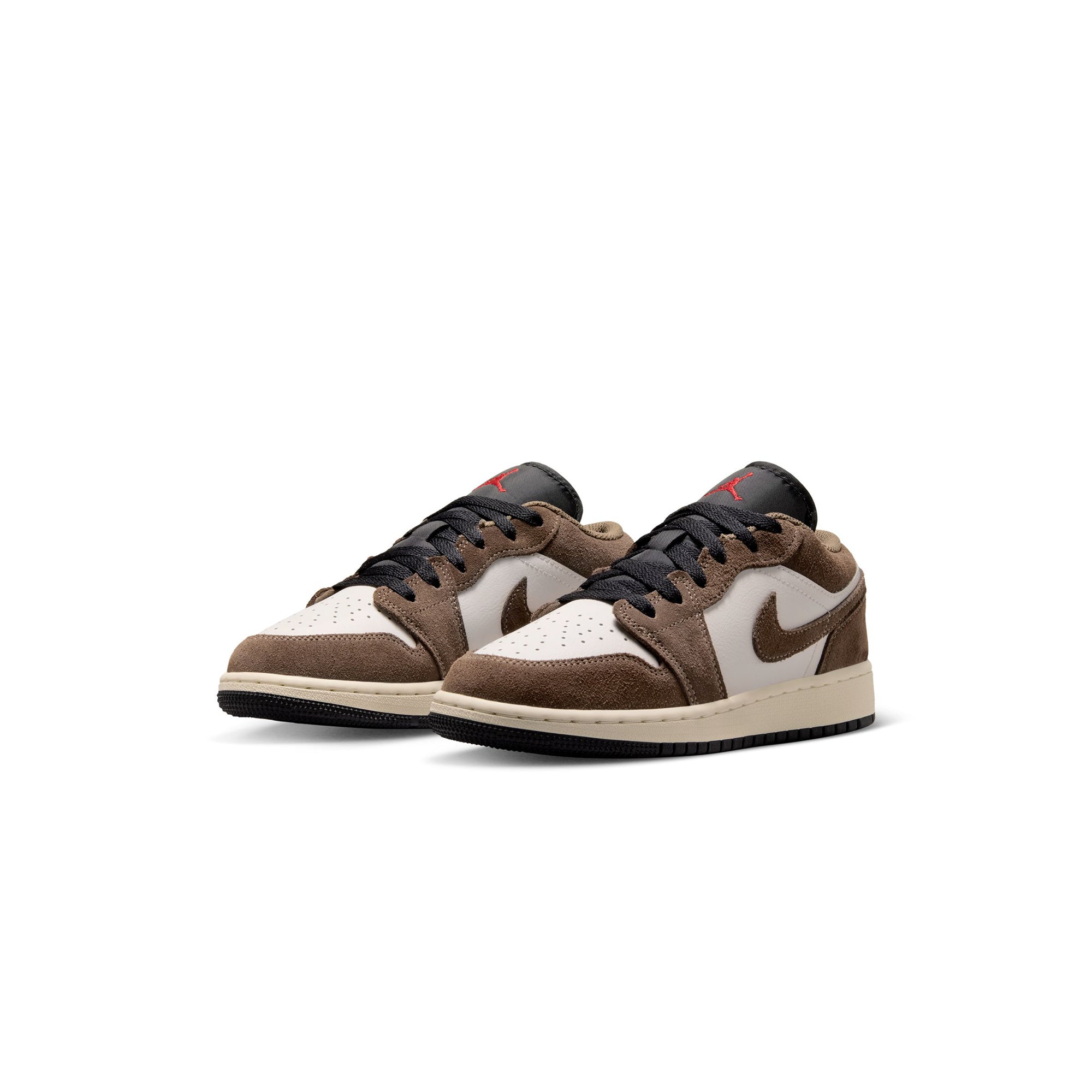 Palomino/black-phantom-sail Sneakers on a white background