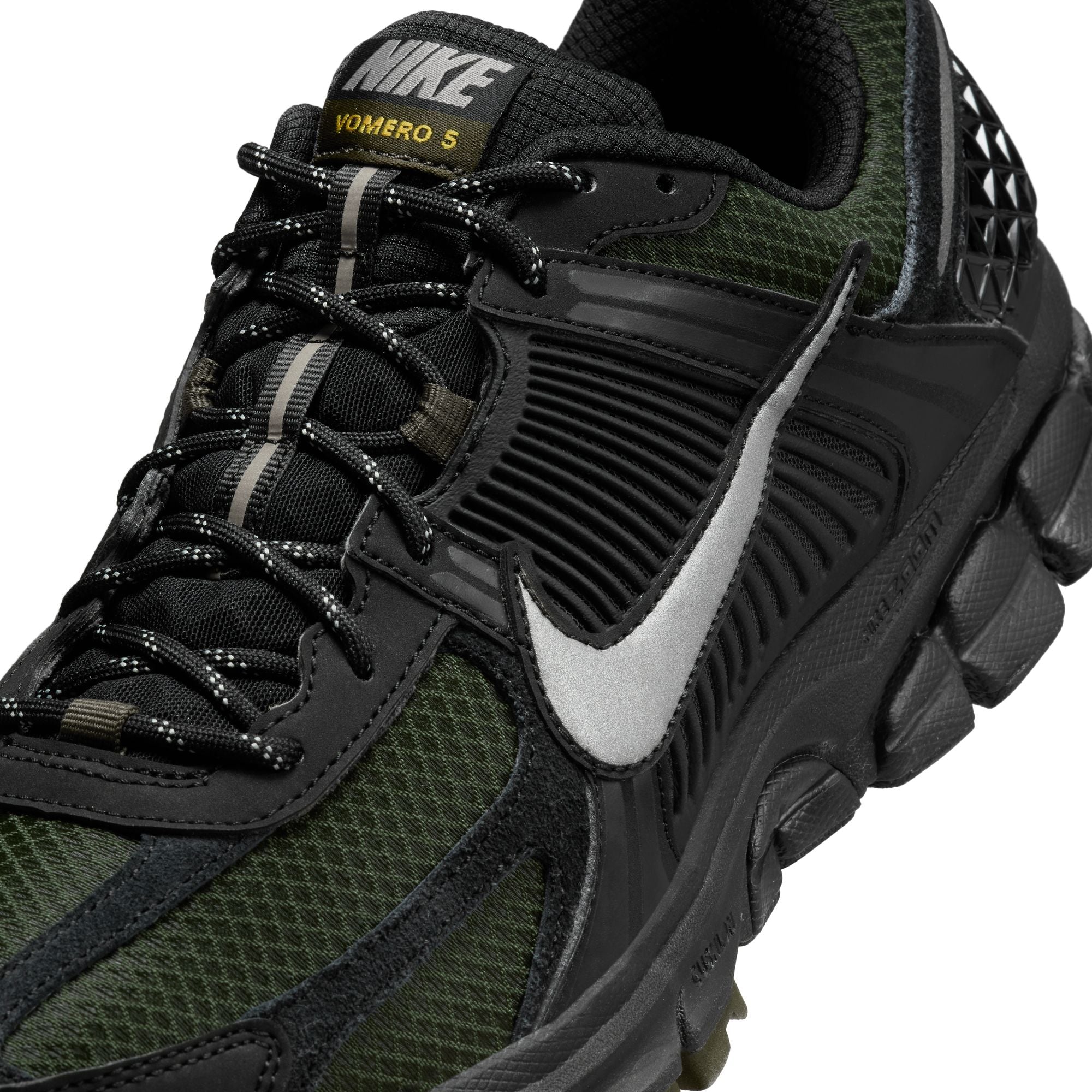 Nike Mens Zoom Vomero 5 Shoes – Extra Butter