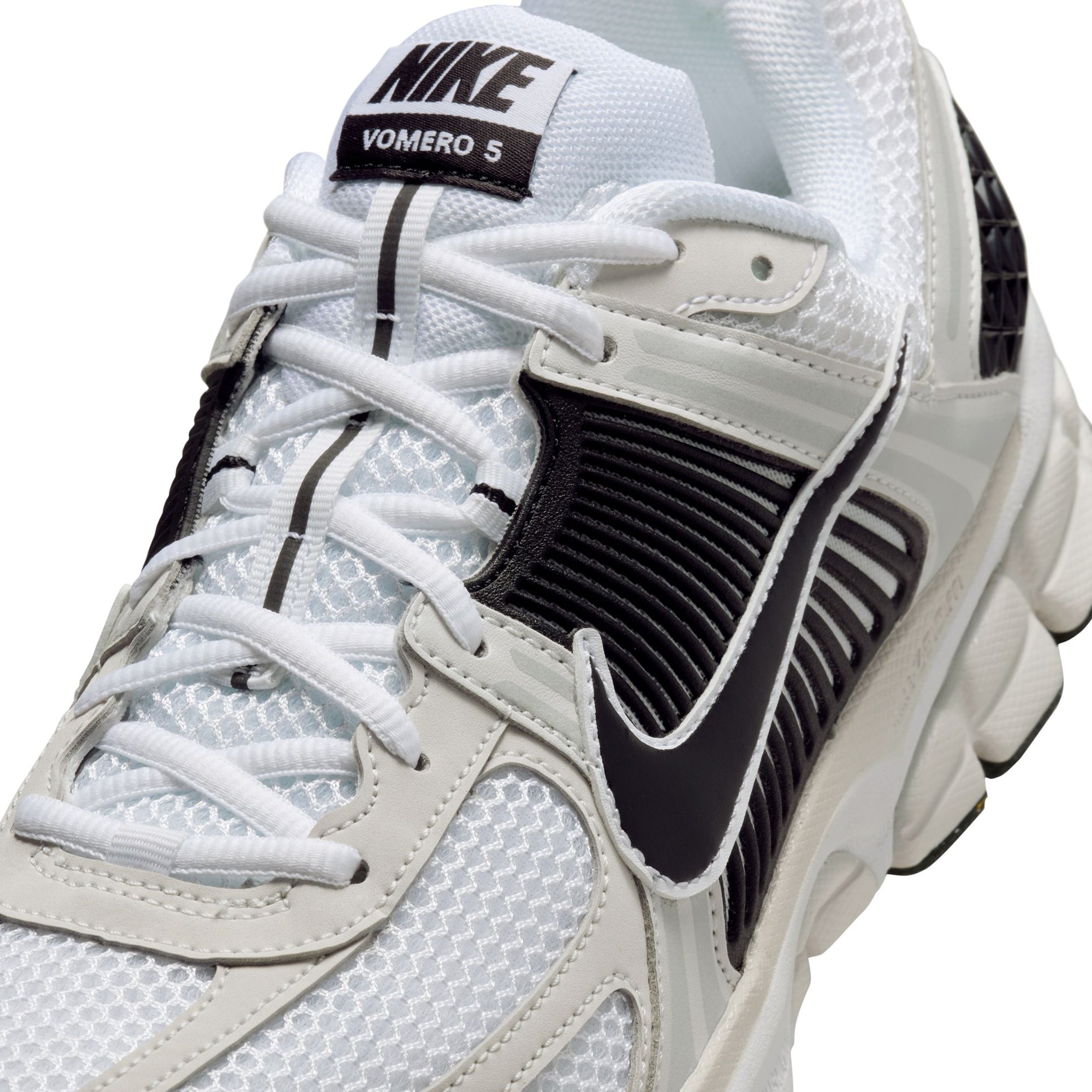 Nike Mens Zoom Vomero 5 Shoes