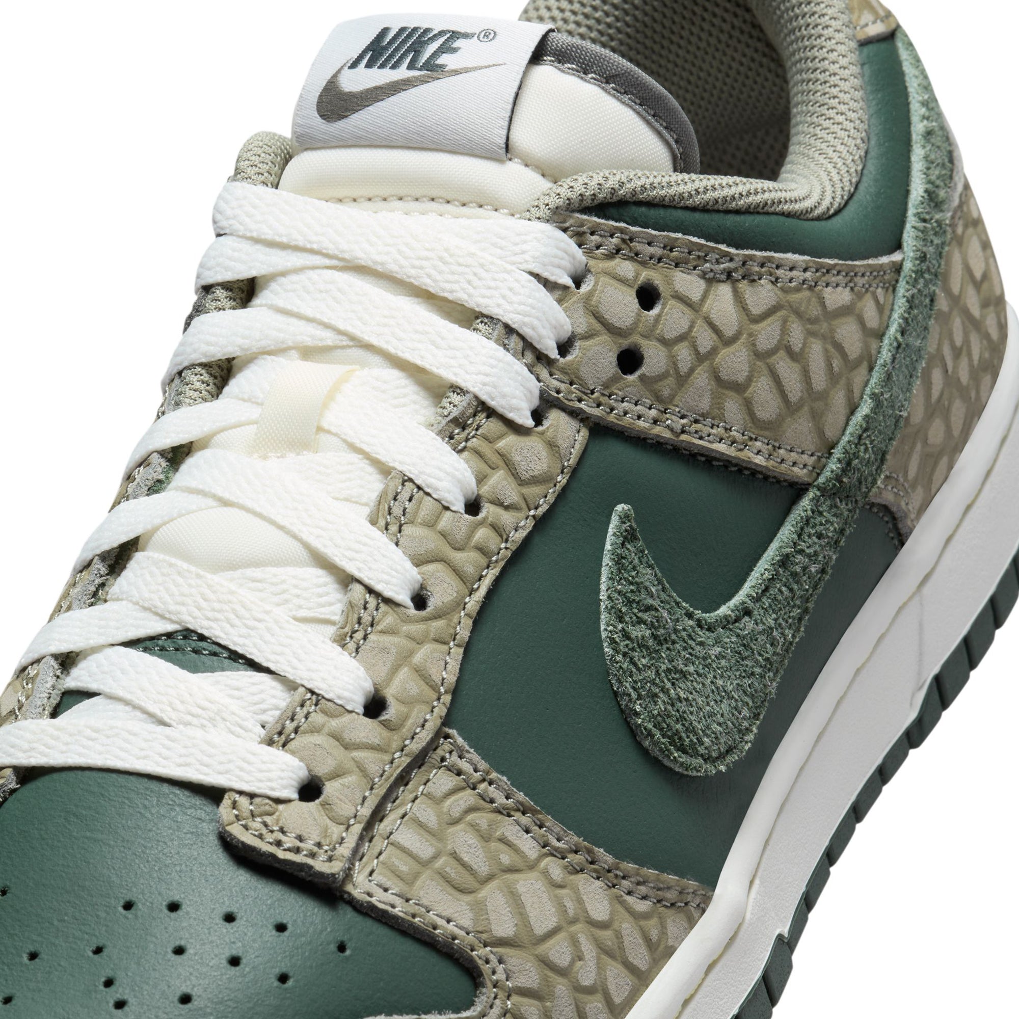 Nike Mens Dunk Low Retro Premium Shoes