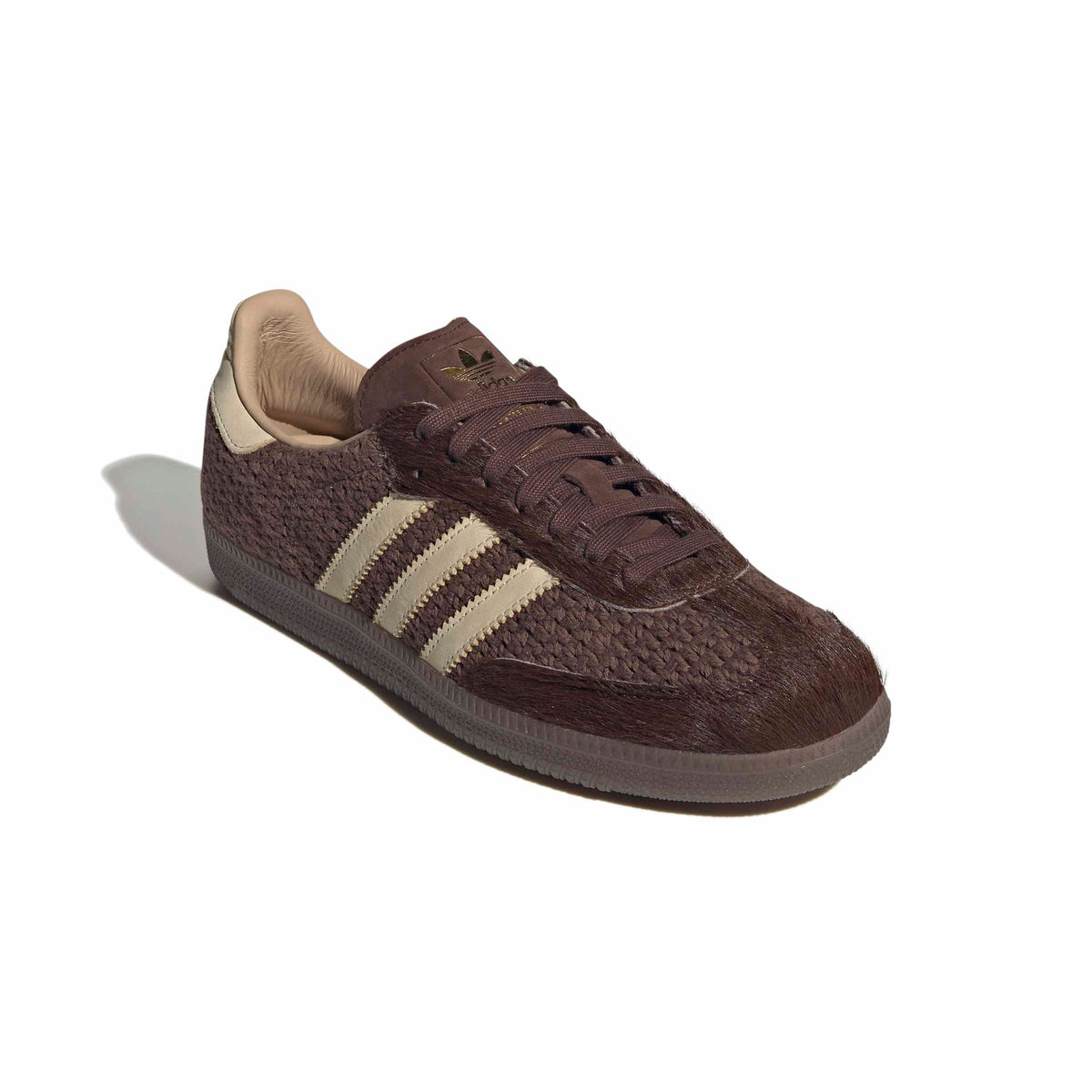 Auburn/ Warm Vanilla/ Magic Beige Sneakers on a white background