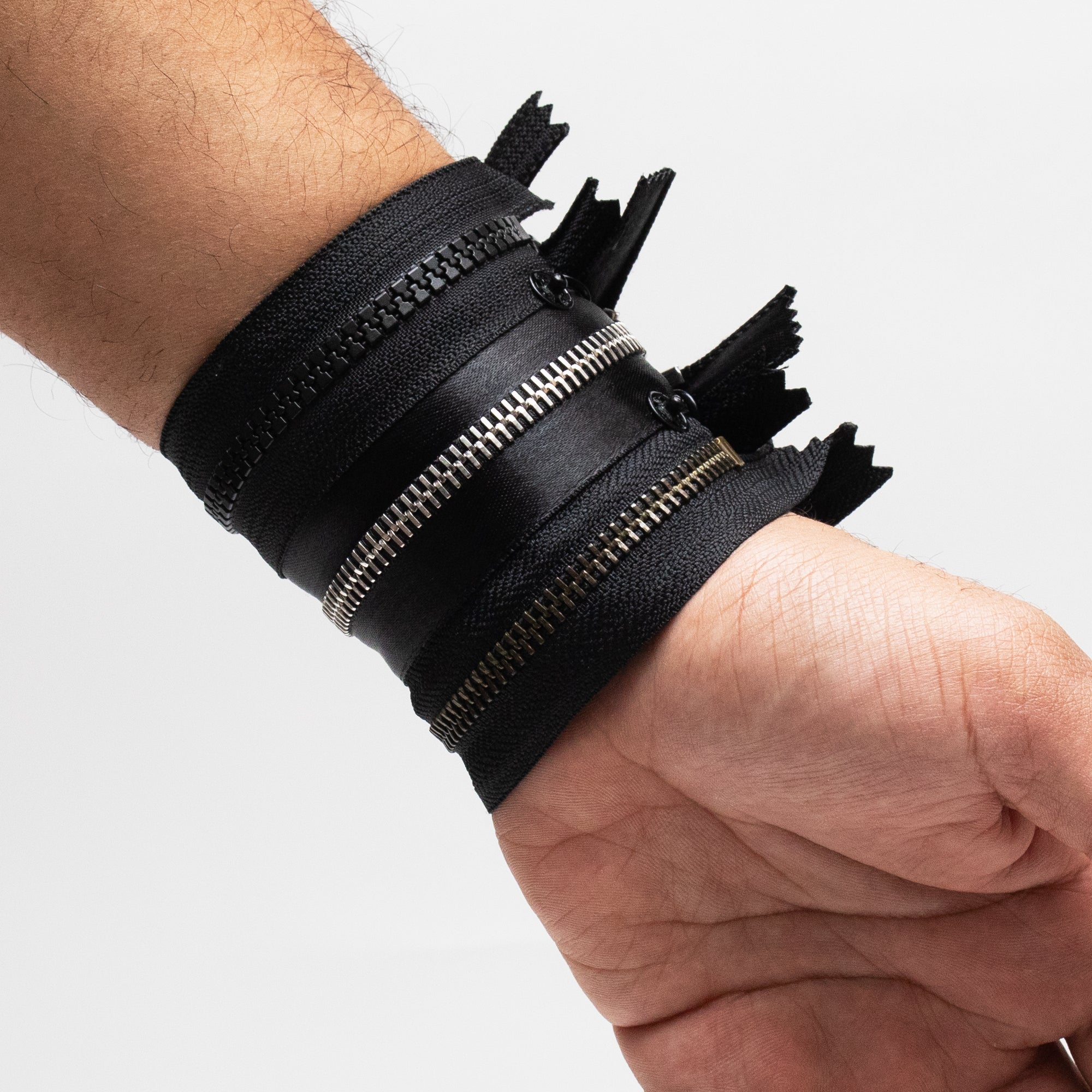 マルジェラ　レザーラップブレスレット　Maison Margiela MM6 Maison Margiela Bracelet – Extra Butter