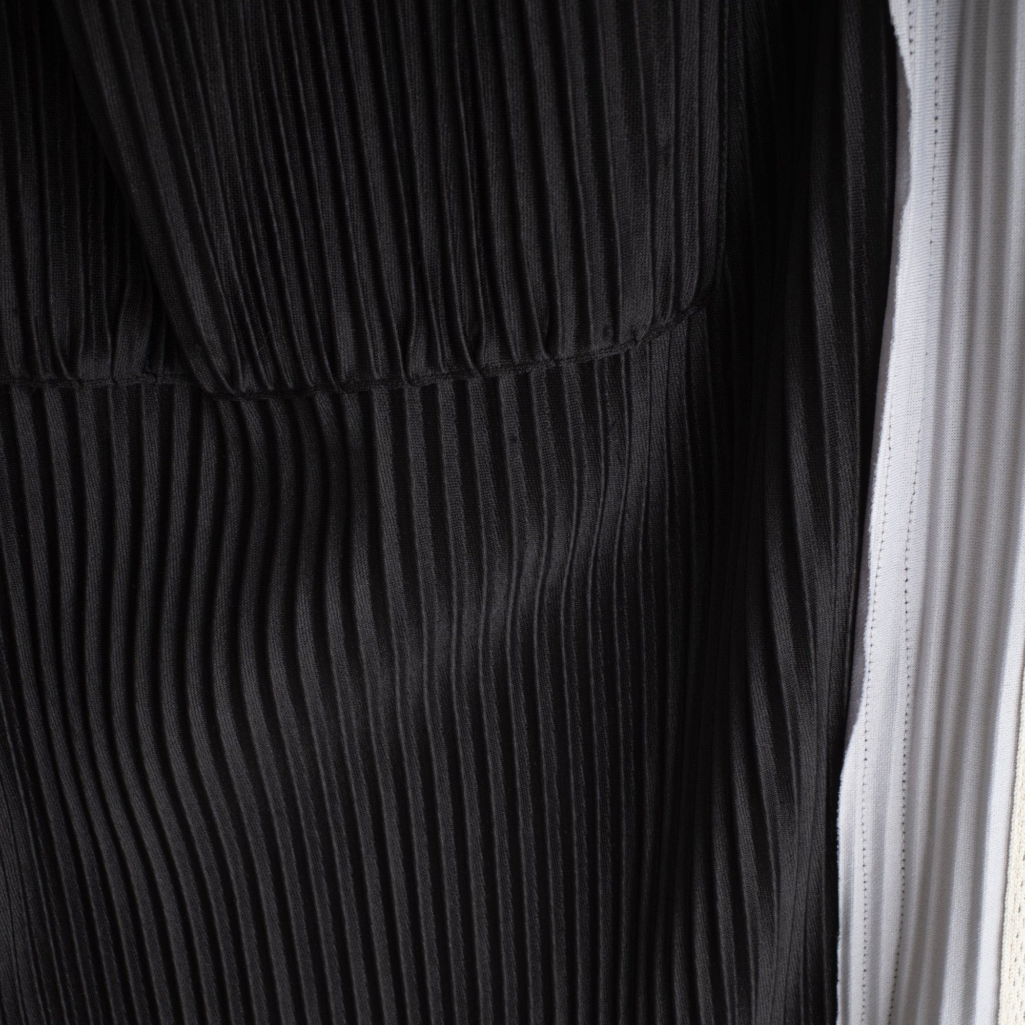 Jungles Mens Panel Pleat Shorts