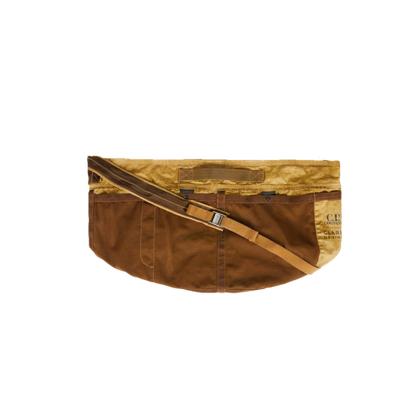 C.P. COMPANY CLARKS ORIGINALS ショルダーバッグ C.P. Company x Clarks Crossbody bag – Extra Butter