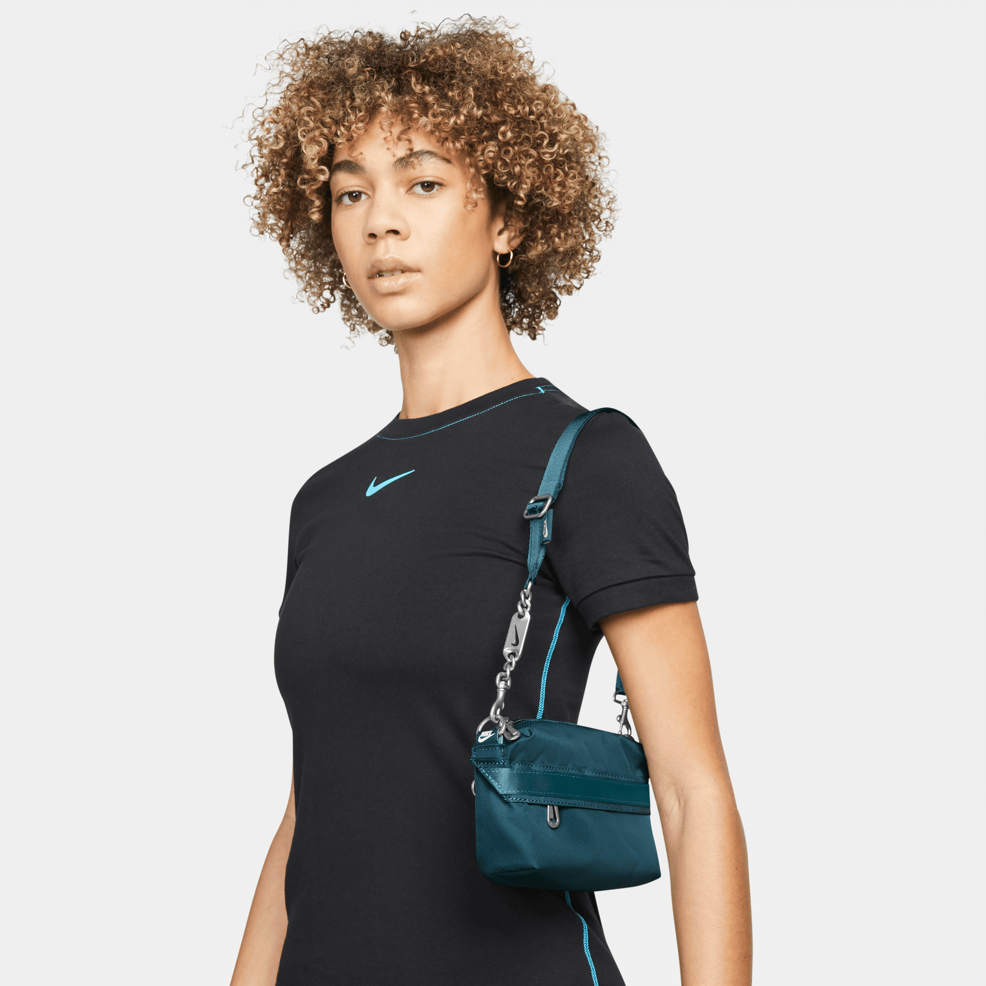 Nike Sportswear Futura Luxe Crossbody Bag in Blue
