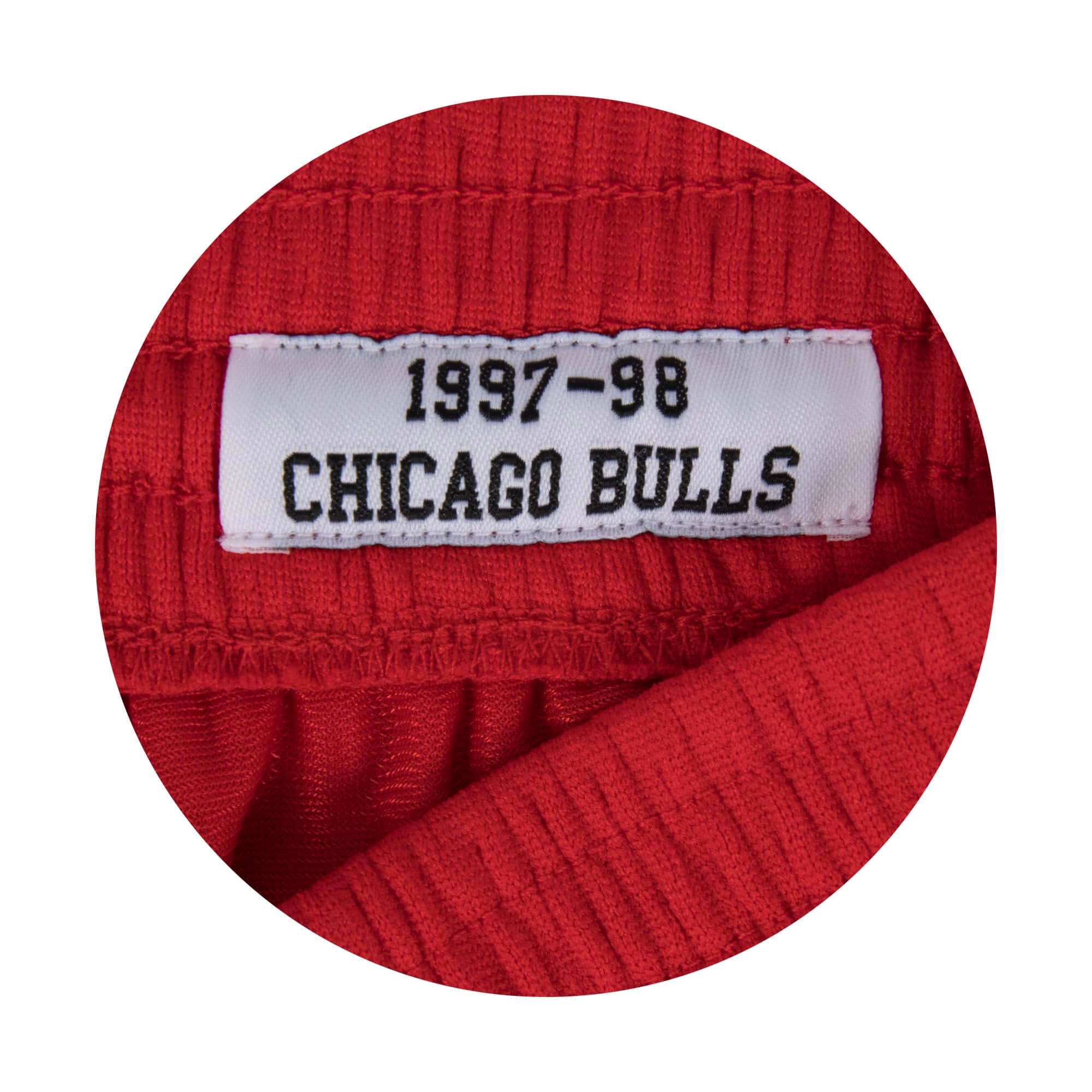 Mitchell & Ness Mens Chicago Bulls Swingman Shorts – Extra Butter
